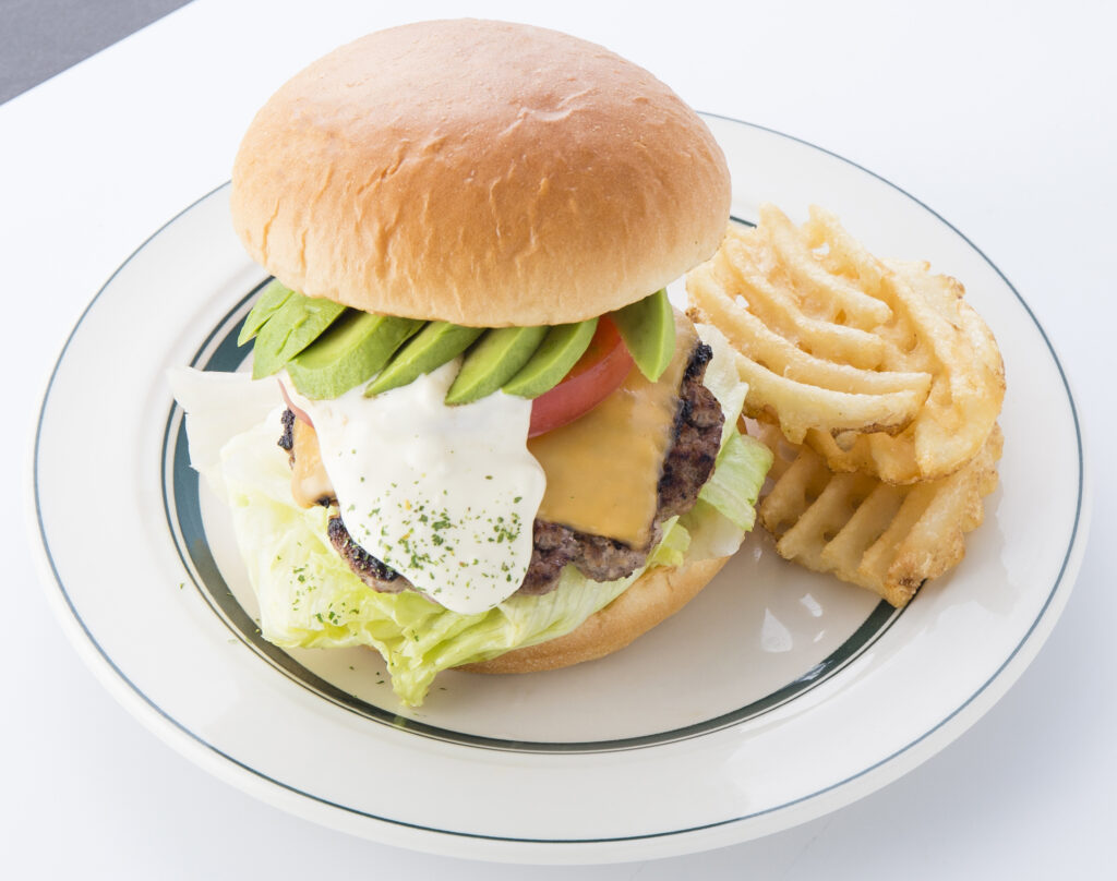 アボカドを重ねたハンバーガー